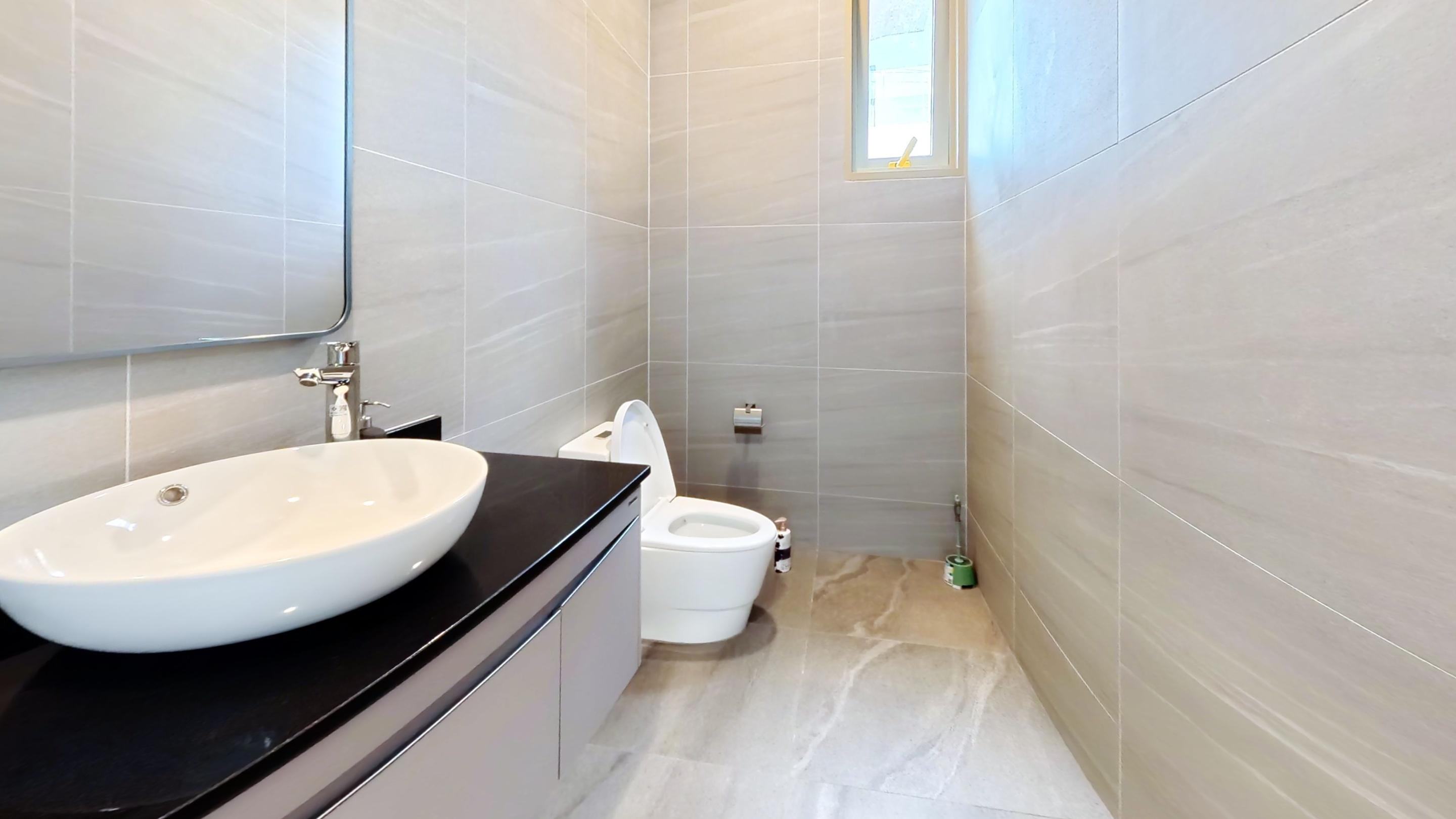Glass-enclosed rain shower